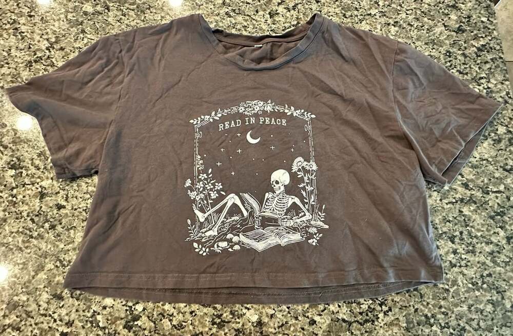 Read in Peace Skeleton Bookish Halloween Crop T-Shirt Gray 2XL